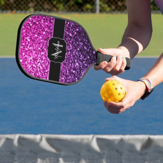 Paarse roze ombre faux glitter sparvers Monogram Pickleball Paddle (Insitu)