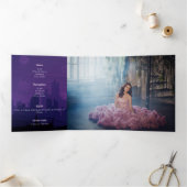 Paarse roze vuurwerk Quinceañera Tri-Fold I Drieluik Uitnodiging (Binnen)