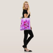 Paarse Roze Waterverf Hibiscus Tote Bag (Op model)