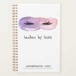 Paarse & Roze Waterverf Lash Artist Afspraak Planner<br><div class="desc">Afspraakboek voor een wimpertekenaar met een paar ruw getrokken wimpers bovenop een vlek roze en paarse waterverf in de vorm van een oogmasker. Voeg jouw naam toe in een charmant handgeschreven lettertype.</div>
