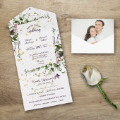 Paarse roze wilde bloemen all in one uitnodiging