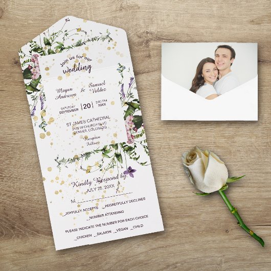 Paarse roze wilde bloemen all in one uitnodiging