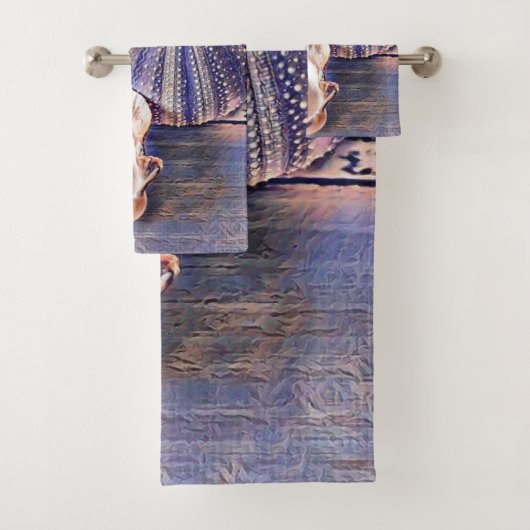 Paarse roze zeeschelpen op houten waterverf bad handdoek (Insitu)