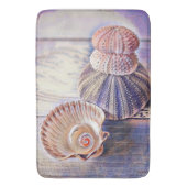 Paarse roze zeeschelpen op houten waterverf badmat (Voorkant Verticaal)