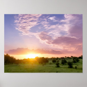 Paarse Roze Zonsondergang Over Groen Veld - Dromer Poster