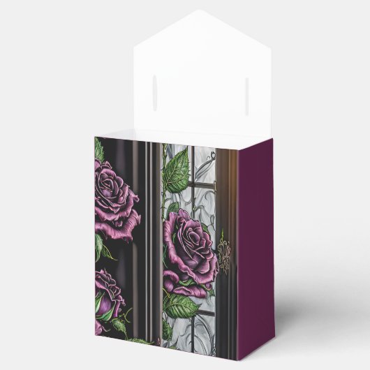 Paarse rozen bij het raam - gotische stijl bruilof bedankdoosjes (Geopend)