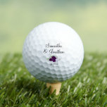 Paarse Rozen Elegant Wedding Couple's Namen Golfballen<br><div class="desc">Deze golfballen zijn een prachtig cadeau voor koppels of voor de ene partner om aan de andere te geven. Het ontwerp is voorzien van een cluster van handbeschilderde waterverf rozen in de kleuren paarse, lavendel en pruim, samen met de namen van het paar en de trouwdatum geschreven in elegante schrift...</div>
