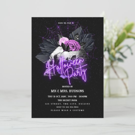 Paarse Rozen en schedel Halloween-feestuitnodiging Kaart (Staand voorkant)