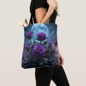 Paarse Rozen in het Maanlicht Tote Bag (Dichtbij)