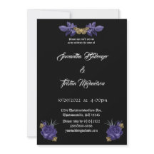 Paarse Rozen met een gouden moth Gothic Wedding