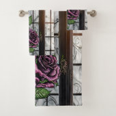 Paarse rozen van het raam - gothische stijl bad handdoek (Insitu)