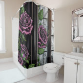 Paarse rozen van het raam - gothische stijl douchegordijn (In situ)