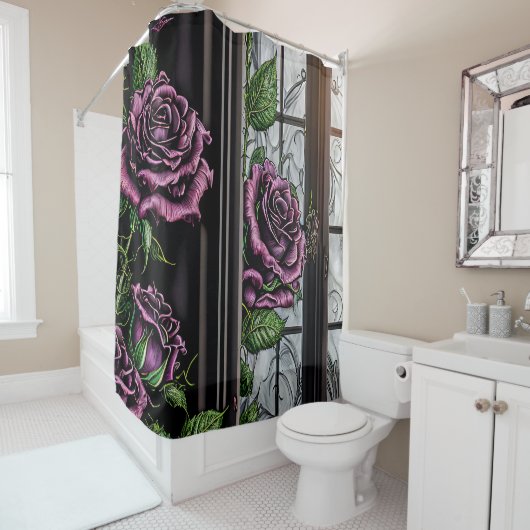 Paarse rozen van het raam - gothische stijl douchegordijn (In situ)