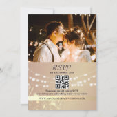 Paarse rustieke houten string verlichting bruiloft kaart (Achterkant)