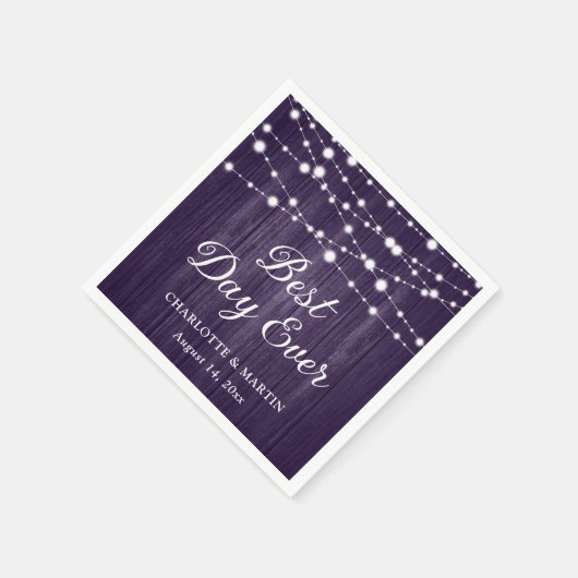 Paarse rustieke houten string verlichting bruiloft servet (Hoek)