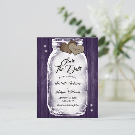 Paarse Rustieke Mason Jar String Lights Hout Weddi Aankondigingskaart (Staand voorkant)
