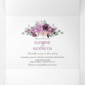 Paarse Sangria Mauve Waterverf Flowers Greenery Drieluik Uitnodiging (Binnenkant midden)