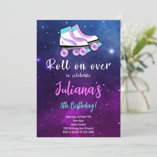Paarse Schaats rol op verjaardagsuitnodiging Kaart (Staand voorkant)