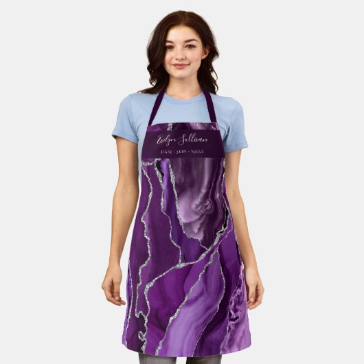 paarse schoonheidsdeskundige schort (Gedragen)