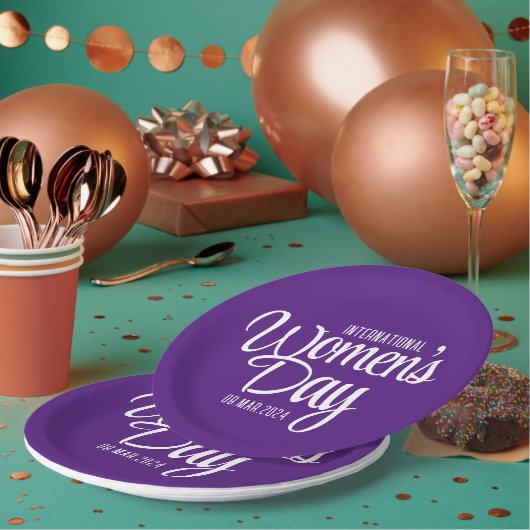 Paarse Script Internationale Vrouwendag 8 maart Papieren Bordje (Multi)