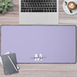 Paarse-scriptnaam monogram bureaumat<br><div class="desc">Gepersonaliseerde Initiaal naam Monogram Paarse Desk Mat. Voeg een persoonlijke en stijlvolle touch toe aan uw werkruimte met deze aangepaste bureaumat, ideaal als een kantoor-accessoire of een te groot muismatje. Het ontwerp is voorzien van een zacht paarse achtergrond met een wit initiaal en een zwarte scriptnaam in het onderste midden....</div>