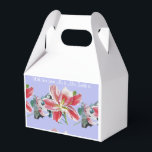 Paarse Sering Bloem Lelie Bruiloftstaart Favoriet  Bedankdoosjes<br><div class="desc">Paarse Sering Driebloem Bloem Lelies bloemen Bruiloftstaart Favoriet Dozen. Ontworpen vanuit een van mijn waterverfschilderijen.</div>