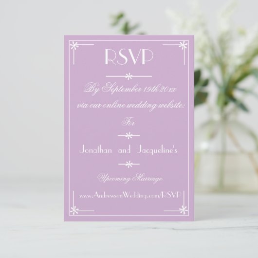 Paarse Sering Huwelijk Elegant Wit Script RSVP Kaartje (Staand voorkant)