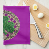 Paarse Shamrock op Keltische knopen keukenhanddoek (Quarter Fold)