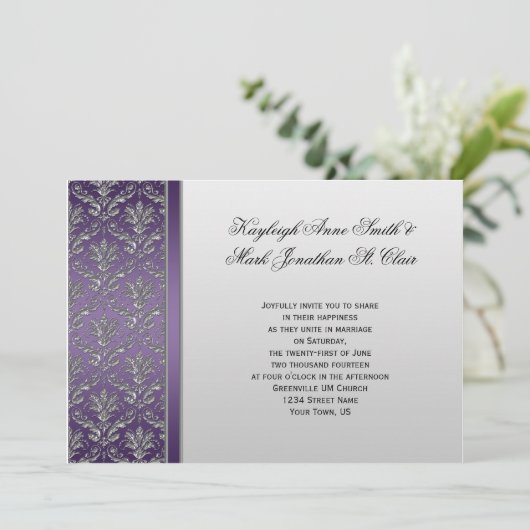  Paarse Silver Damask Wedding Uitnodiging (Staand voorkant)