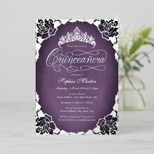Paarse Silver Elegant Script Roos Quinceanera Folie Uitnodiging (Staand Voorkant)