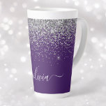 Paarse Silver Glitter Girly Glam Monogram Latte Mok<br><div class="desc">Paarse en Zilveren Faux Folie Metallic Sparkle Glitter Script Monogram Name Latte Coffee Cup Mok. Dit maakt de perfecte liefhebbende 16 verjaardag,  bruiloft,  vrijgezellenfeest,  verjaardagsdag,  baby shower of vrijgezellenfeest voor iemand die van luxe glam en stijl houdt.</div>