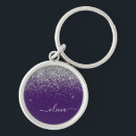 Paarse Silver Glitter Girly Glam Monogram Sleutelhanger<br><div class="desc">Zilveren en Paarse Sparkle Glitter Manuscript monogram Naam Keychains (Sleutelhanger). Dit maakt de perfecte liefhebbende 16 verjaardag,  bruiloft,  vrijgezellenfeest,  verjaardagsdag,  baby shower of vrijgezellenfeest voor iemand die van luxe glam en stijl houdt.</div>