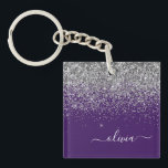 Paarse Silver Glitter Girly Glam Monogram Sleutelhanger<br><div class="desc">Paarse en Zilveren Faux Folie Sparkle Glitter Manuscript Naam Sleutelhanger. Dit maakt de perfecte liefhebbende 16 verjaardag,  bruiloft,  vrijgezellenfeest,  verjaardagsdag,  baby shower of vrijgezellenfeest voor iemand die van luxe glam en stijl houdt.</div>