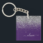 Paarse Silver Glitter Girly Glam Monogram Sleutelhanger<br><div class="desc">Paarse en Zilveren Faux Folie Sparkle Glitter Manuscript Naam Sleutelhanger. Dit maakt de perfecte liefhebbende 16 verjaardag,  bruiloft,  vrijgezellenfeest,  verjaardagsdag,  baby shower of vrijgezellenfeest voor iemand die van luxe glam en stijl houdt.</div>