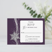paarse Silver Snowflakes Winter bruiloft RSVP Kaartje (Staand voorkant)