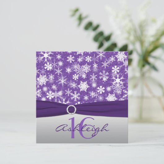 Paarse Silver White Snowflake Birthday Uitnodiging (Staand voorkant)