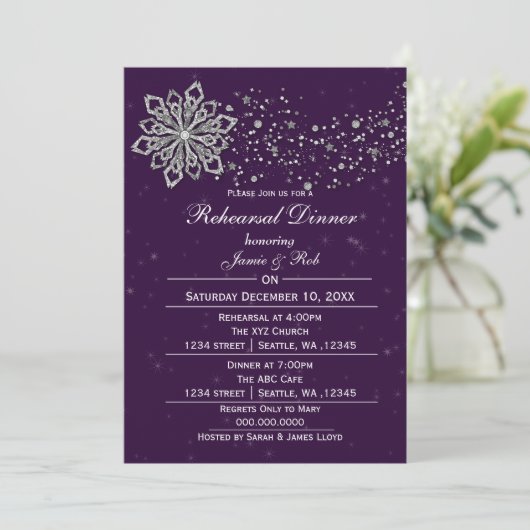 Paarse Silver Winter Rehearal Dinner nodig Kaart (Staand voorkant)