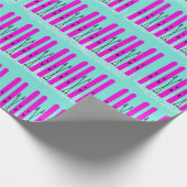 Paarse ski's op blauw inpakpapier (Hoek)