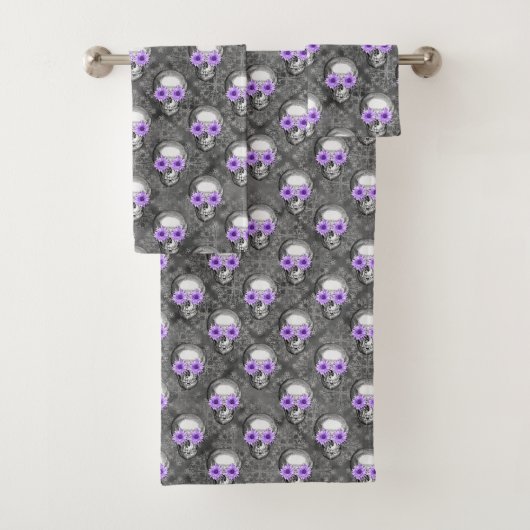 Paarse Skulls en zonnebloemserie Design 3 Bad Handdoek (Insitu)