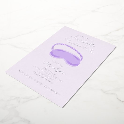 Paarse Slaapmasker Bachelorette Slumber Party Folie Uitnodiging (Gedraaid)