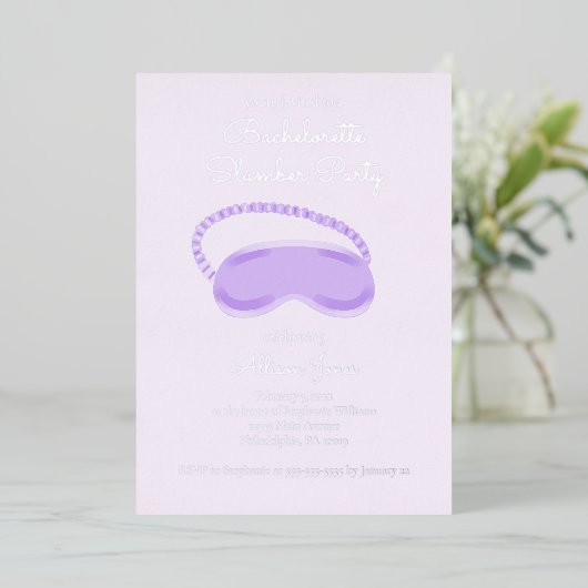 Paarse Slaapmasker Bachelorette Slumber Party Folie Uitnodiging (Staand Voorkant)