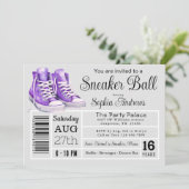 Paarse Sneaker Ball Verjaardagsfeest Schoenenlabel Kaart (Staand voorkant)