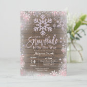 Paarse sneeuwvlok is onderweg naar baby shower kaart (Staand voorkant)