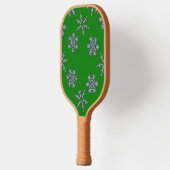 Paarse sneeuwvlokken op de groene handpalm pickleball paddle (Links)
