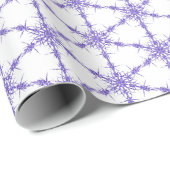 Paarse sneeuwvlokken op wit cadeaupapier (Rol Hoek)