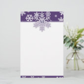 Paarse Snowflake Border met Monogrammflake Briefpapier (Staand voorkant)