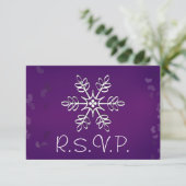 Paarse Snowflake Wedding RSVP-reactiekaart RSVP Kaartje (Staand voorkant)