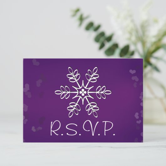 Paarse Snowflake Wedding RSVP-reactiekaart RSVP Kaartje (Staand voorkant)