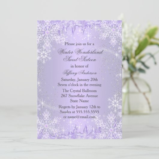 Paarse Snowflake Winter Wonderland Sweet 16 Invite Kaart (Staand voorkant)