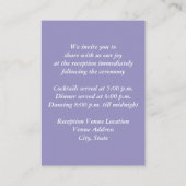 Paarse Snowy Chalkboard Wedding Enclosure Kaart (Achterkant)